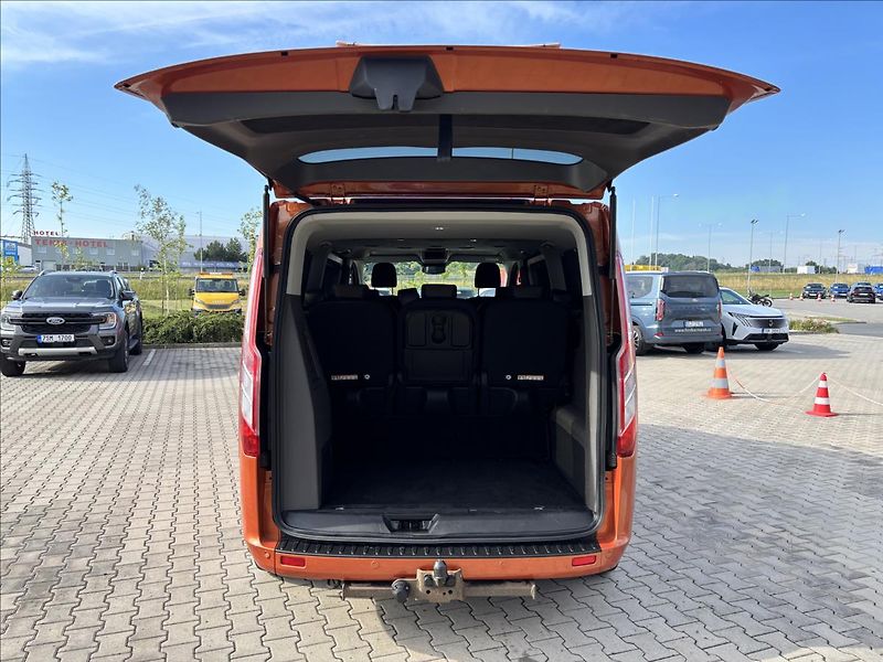 Ford Tourneo Custom 2,0 mHEV 136kW Titanium L2 - fotka 11 z 41