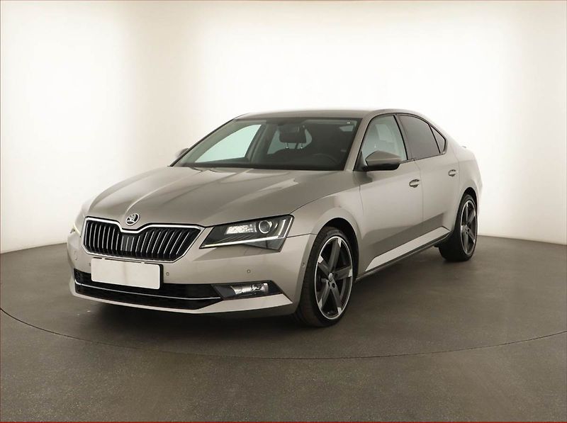 Škoda Superb (2015) 2.0 TDI, Automat, Navi - fotka 2 z 16