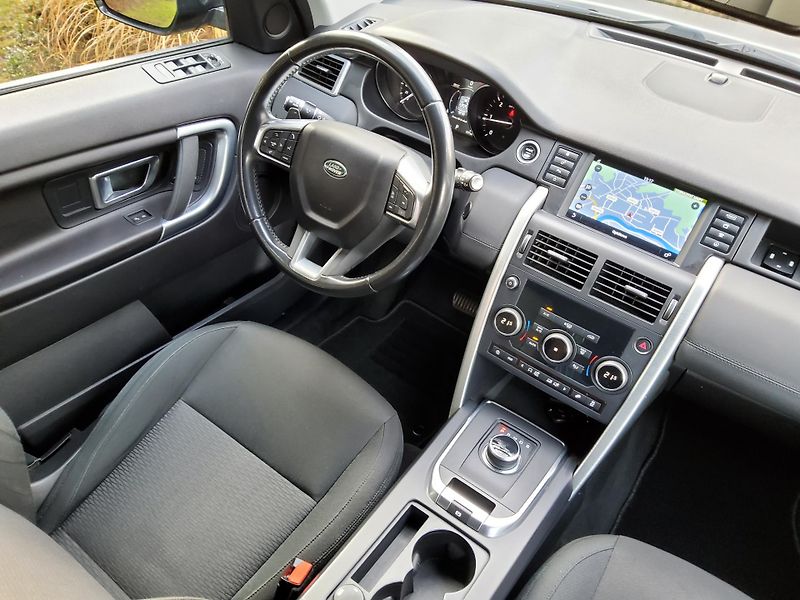 Land Rover Discovery Sport (2018) 2.0 TD4 AWD 110kW AT - fotka 13 z 19