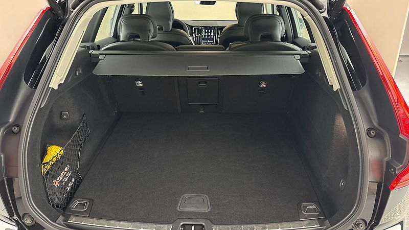 Volvo XC60 2.0 B4 AUT AWD Momentum Pro - fotka 17 z 31
