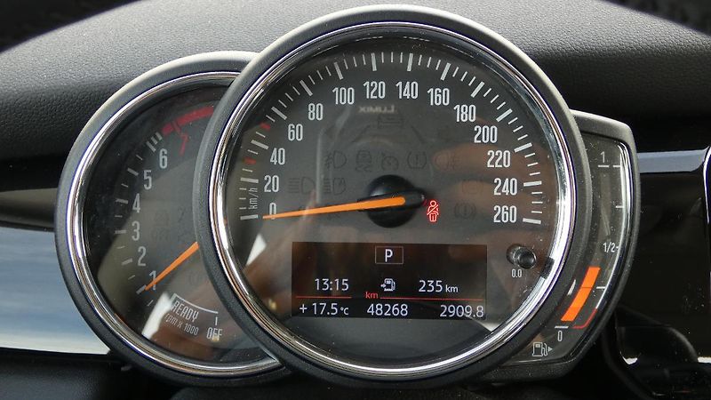 Mini Cooper 1.5T  5dv - fotka 13 z 22
