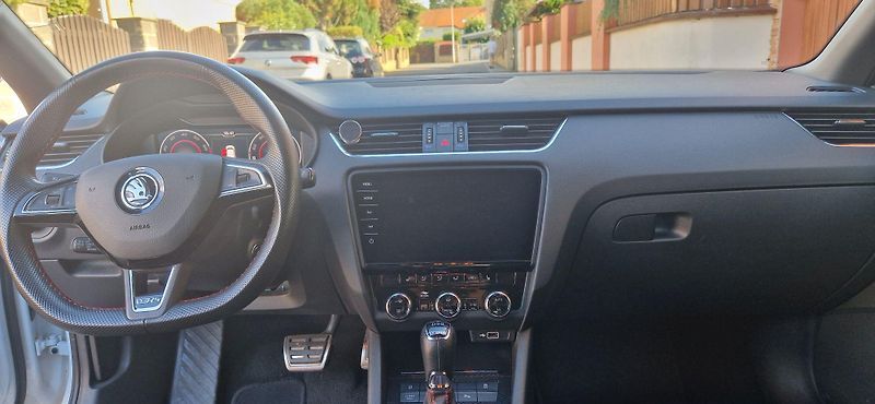 Škoda Octavia (2018) 2.0 TSI RS DSG 245 - fotka 20 z 47