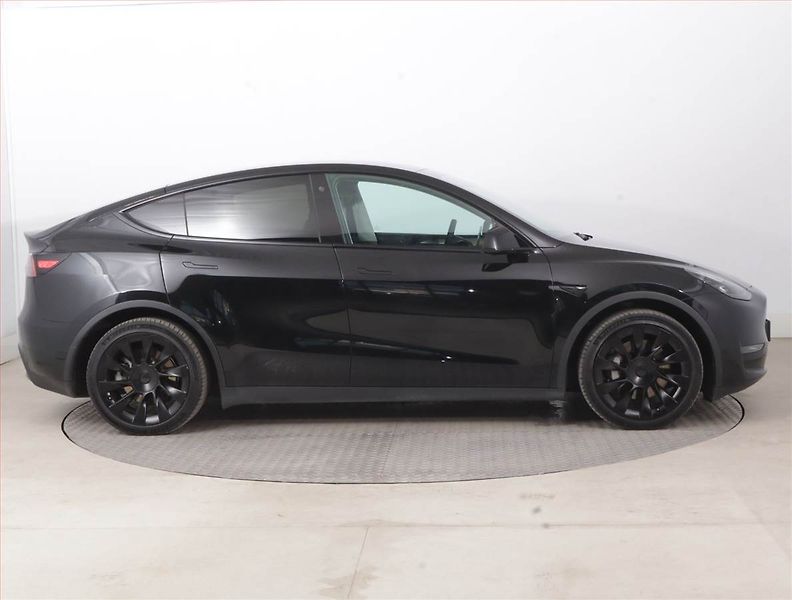 Tesla Model Y (2023) Long Range AWD 79kWh, SoH 92% - fotka 6 z 21