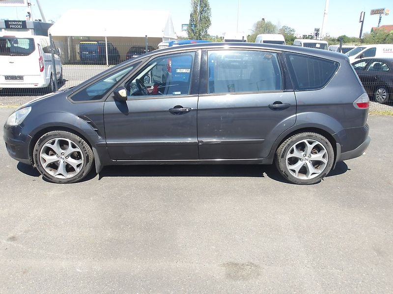 Ford S-MAX 2,0TDCi103kW ČR 1.MAJ.!!! - fotka 2 z 27