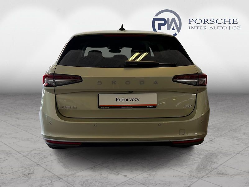 Škoda Superb 2.0TDi L&K 142kW 4x4 - fotka 11 z 25