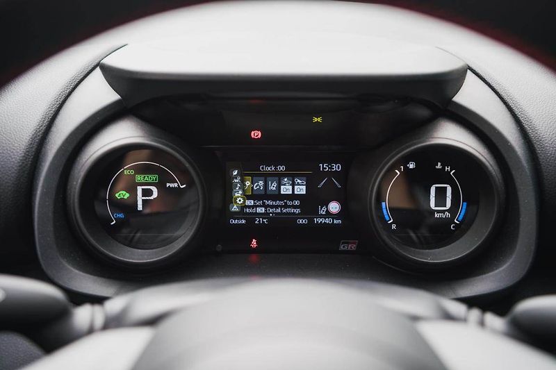 Toyota Yaris (2023) 1.5 VVT-i Hybrid - fotka 19 z 32