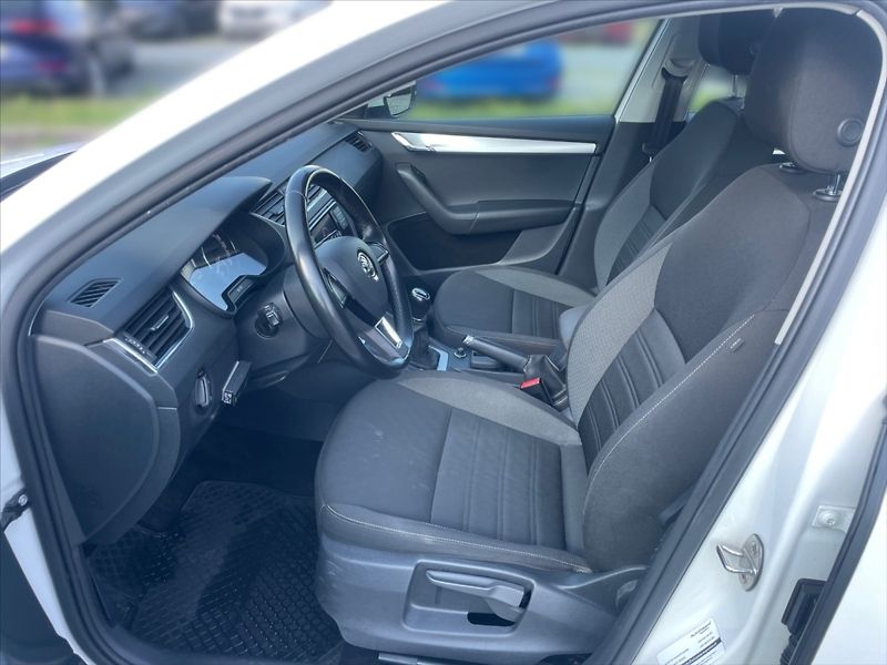 Škoda Octavia 1,5 TSI Ambition - fotka 7 z 11