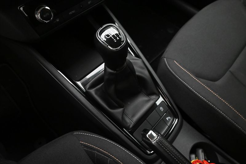Škoda Kamiq 1,0 TSI 81 kW Ambiente Záruka - fotka 22 z 30