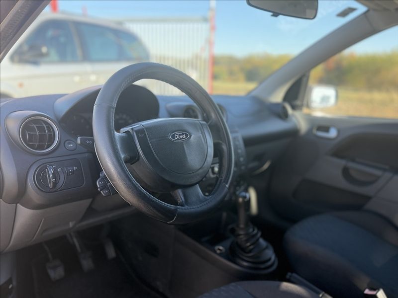 Ford Fiesta 1,4 TDCi KLIMA - fotka 10 z 22