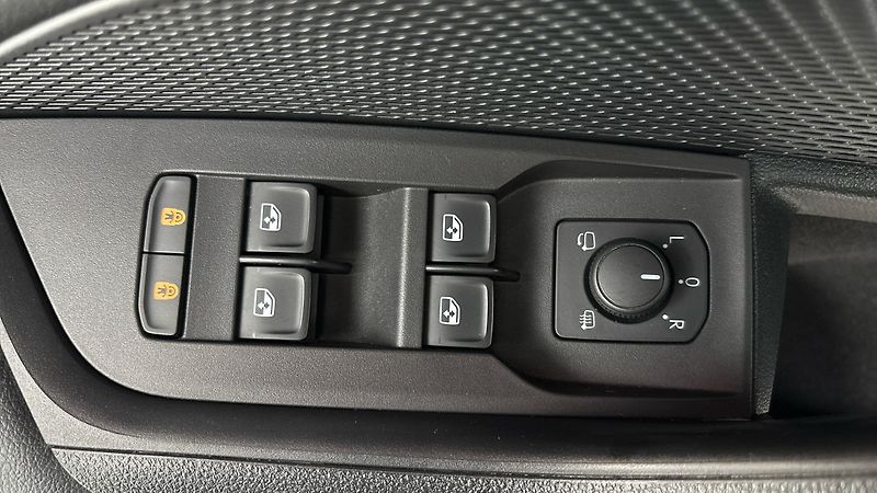 Škoda Octavia 2.0 TDI DSG 4x4 Scout Combi - fotka 22 z 27