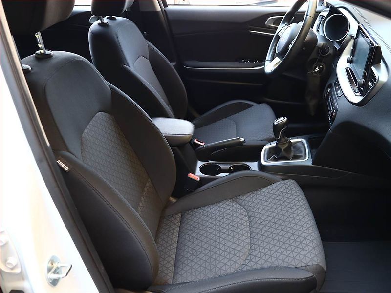 Kia Ceed (2022) 1.5 T-GDI, ČR,1.maj - fotka 7 z 16