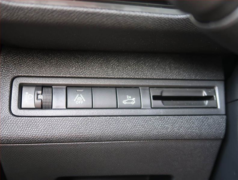 Peugeot 3008 (2021) 1.2 PureTech - fotka 23 z 23