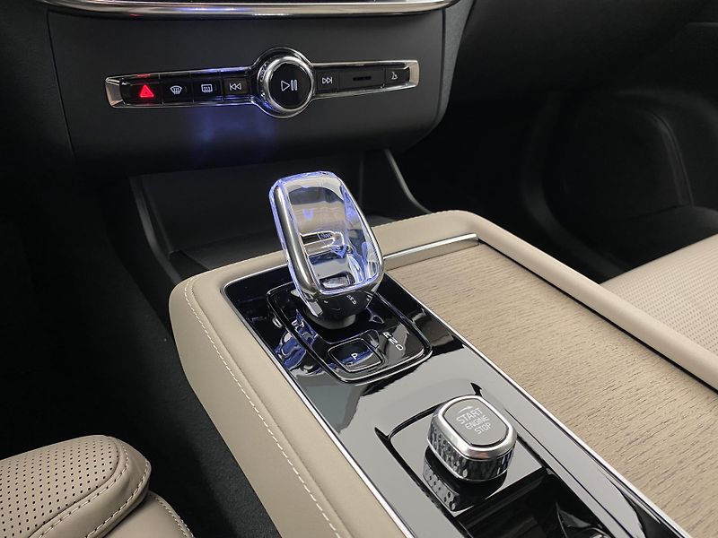 Volvo XC90 (2025) B5 AWD AUT BRIGHT PLUS  - fotka 39 z 75