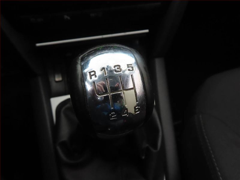 Škoda Octavia (2010) Ambiente 1.4 TSI, Serv.kniha - fotka 13 z 16