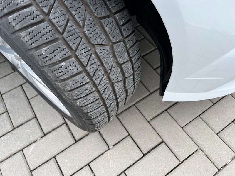 Audi A6 (2018) Avant S-line 2.0 TDi 140kW LED - fotka 39 z 41