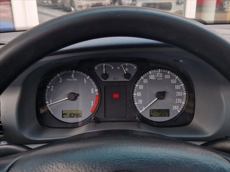 Škoda Octavia 1,8 20V 92kW KLIMA TAŽNÉ ŠÍBR - fotka 20 z 28