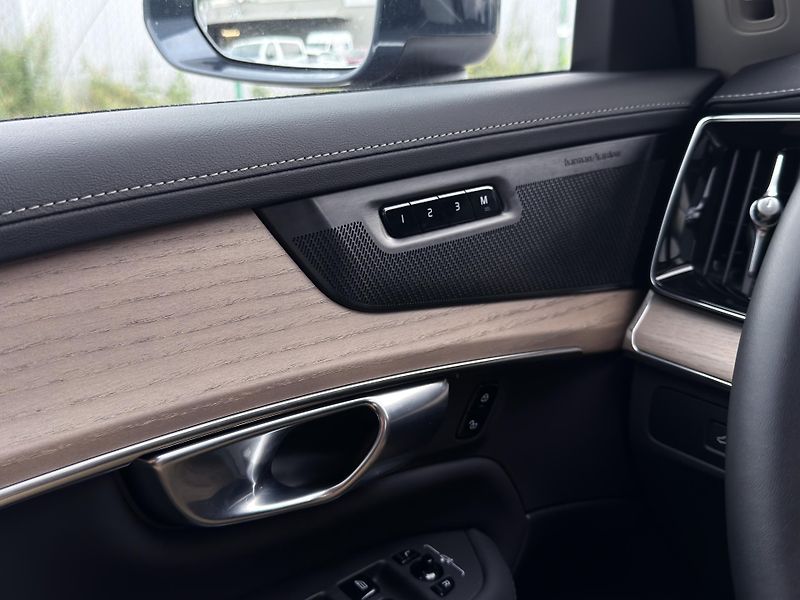 Volvo XC90 B5 AWD PLUS BRIGHT // +kola  - fotka 25 z 50