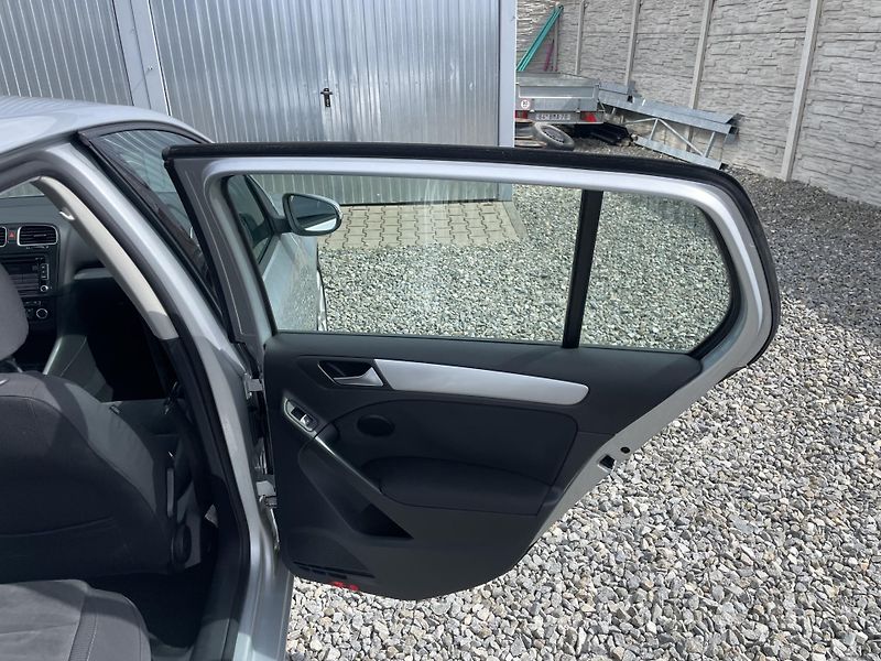 Volkswagen Golf 1.6TDi 105PS  6 HIGHLINE TOP!! - fotka 127 z 176