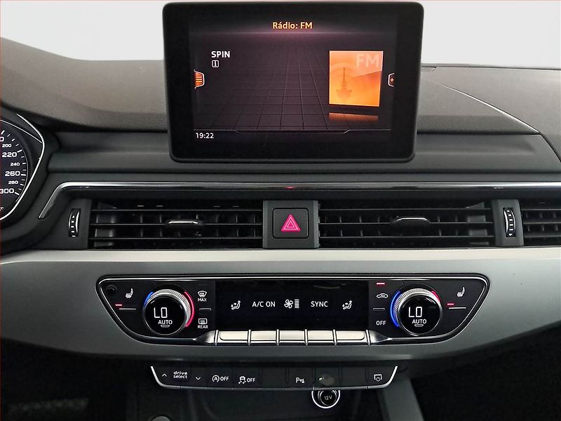 Audi A4 (2017) 2.0 TDI, 4X4, Automat, Navi - fotka 12 z 19