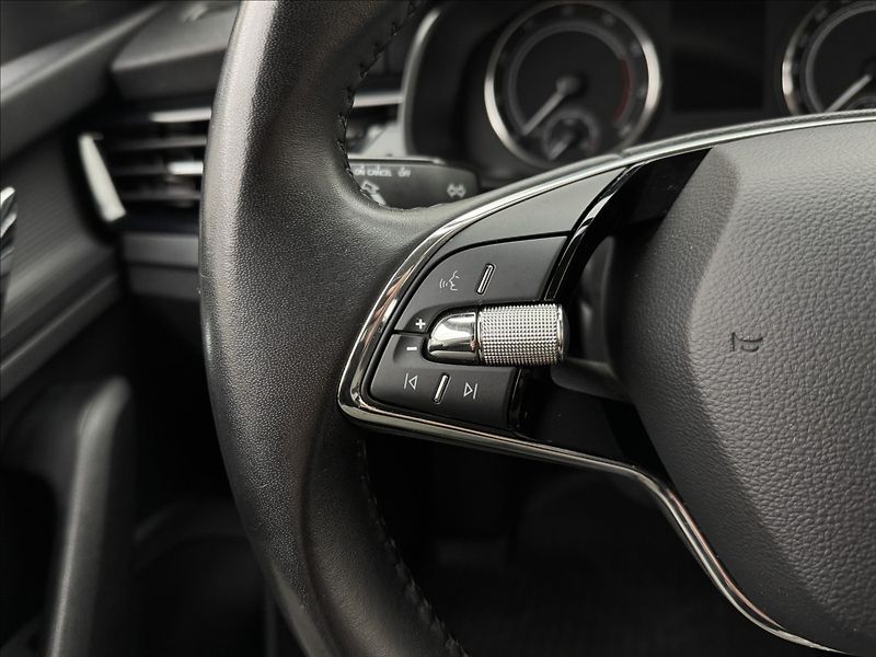 Škoda Kamiq 1,0 DSG AC LED VÝHŘEV SENZORY - fotka 10 z 36