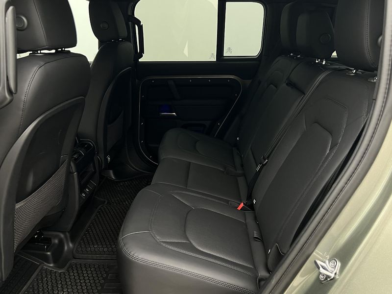 Land Rover Defender 110 D300 X-DYNAMIC SE AWD AUT  - fotka 5 z 48