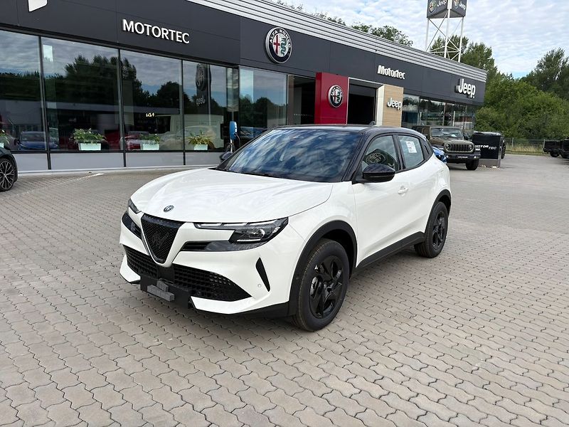 Alfa Romeo Junior (2026) 1.2 Turbo Hybrid 145k eDCT6 - fotka 3 z 16