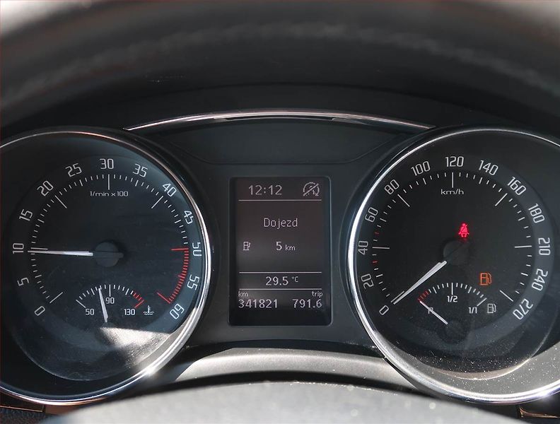 Škoda Superb (2014) Elegance 2.0 TDI, 4X4 - fotka 11 z 22
