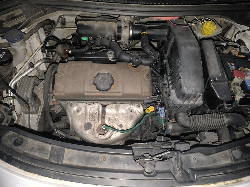 Peugeot 207 1,4i54KW,PĚKNÝ,120KM,1MAJ63LET - fotka 18 z 21