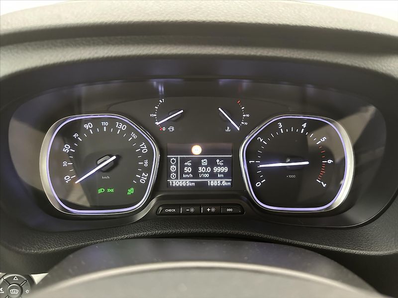 Citroën SpaceTourer 2,0 BlueHDi 150 M Feel CZ - fotka 20 z 38