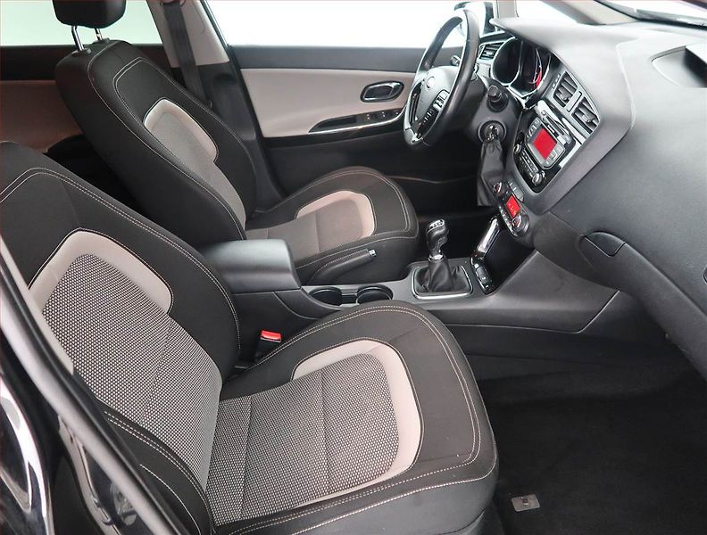 Kia Ceed (2012) 1.6 CRDi, Serv.kniha, Tempomat - fotka 9 z 19
