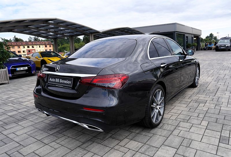 Mercedes-Benz Třídy E E 200 4Matic AMG/LED/360/ČR - fotka 6 z 40