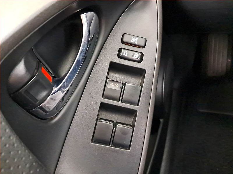 Toyota RAV4 (2011) 2.0 VVT-i, 4X4, Automat, Kůže - fotka 16 z 16