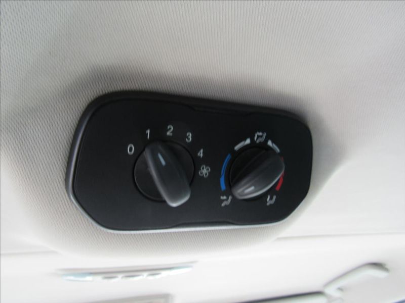 Ford Tourneo Custom 2,2 TDCi 114kW 9 míst - fotka 31 z 36
