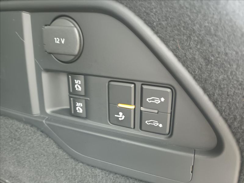 Volkswagen Touareg 3,0 TDI 193Kw,R-Line,ČR,TAŽNÉ, - fotka 20 z 50