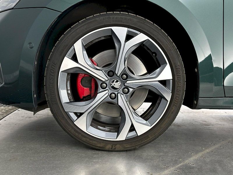 Škoda Octavia (2025) DSG 2.0TSI 195kW RS - fotka 37 z 37