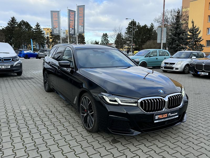 BMW Řada 5 (2022) 540d xDrive Touring - fotka 4 z 22