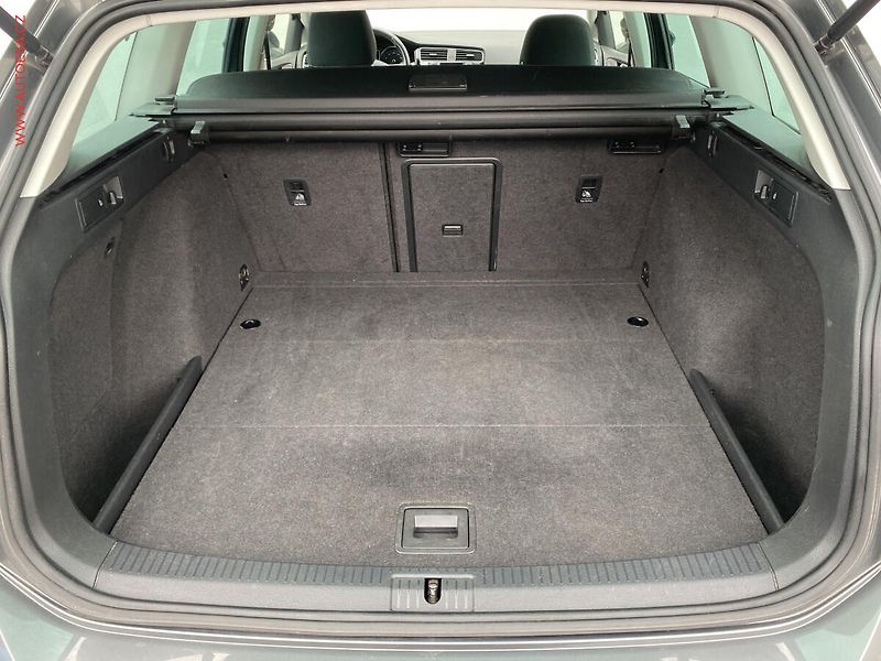 Volkswagen Golf (2018) 2.0 TDi, Highline, DSG, LED - fotka 7 z 19