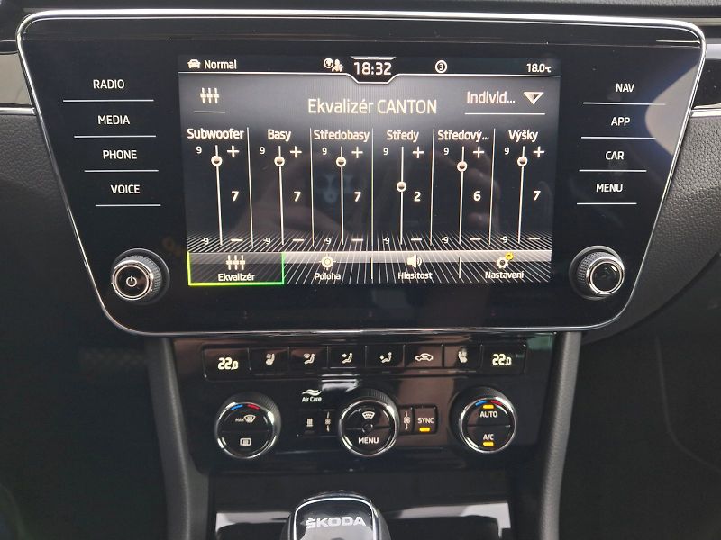 Škoda Superb (2023) Combi L&K DSG 4x4 2,0TDi 147kW - fotka 24 z 35