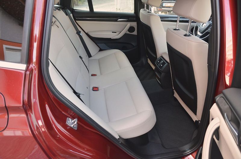 BMW X3 (2012) xDrive 20d 135kW AUTOMAT / ČR - fotka 15 z 36