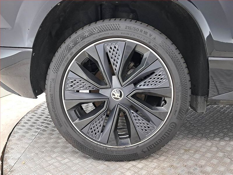 Škoda Karoq (2023) Sportline 1.5 TSI - fotka 15 z 21