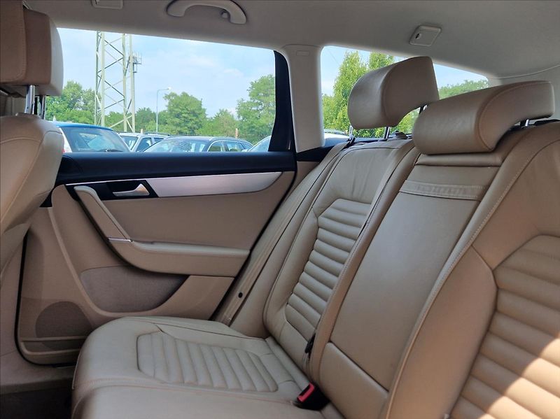 Volkswagen Passat 2,0 TDi 4MOTION KŮŽE KAMERA - fotka 13 z 37