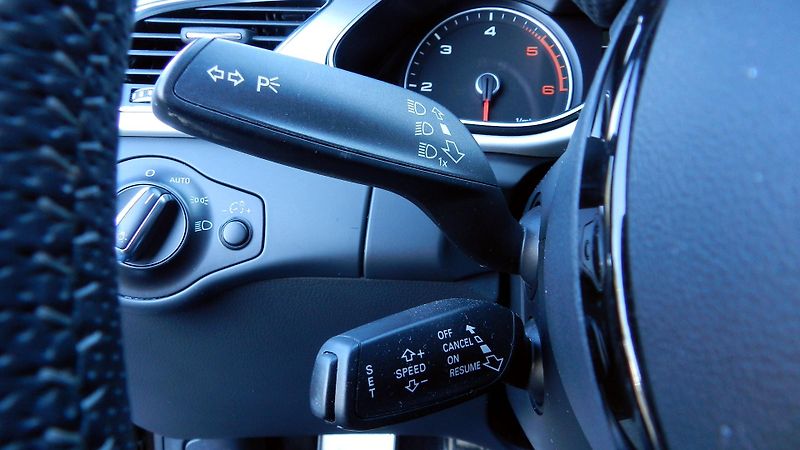 Audi A4 2.0 TDi 110 kW QUATTRO S-LINE - fotka 16 z 17