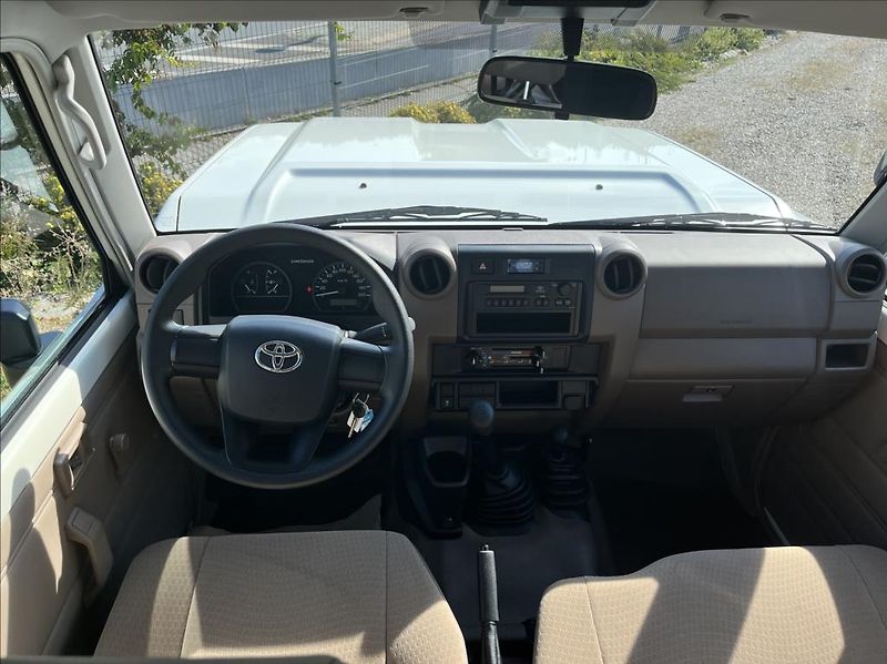 Toyota Land Cruiser MY24  GRJ78 4,0 V6 6A/T LX - fotka 12 z 23