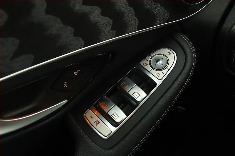 Mercedes-Benz GLC (2021) 220 d 4MATIC - fotka 14 z 17