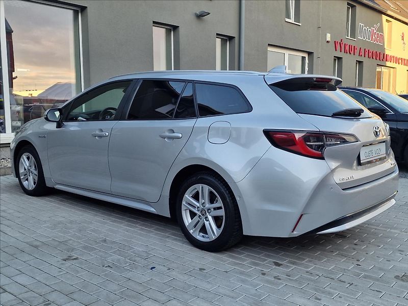 Toyota Corolla 1.8 Hybrid Comfort,ČR ,1.Maj. - fotka 7 z 48