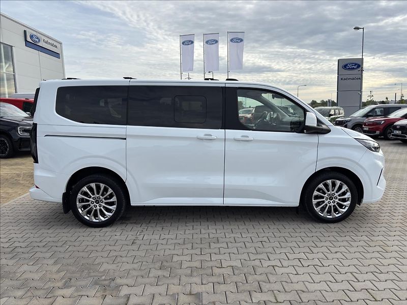 Ford Tourneo Custom 2,0 EcoBlue 125kW Titanium L1 - fotka 6 z 54