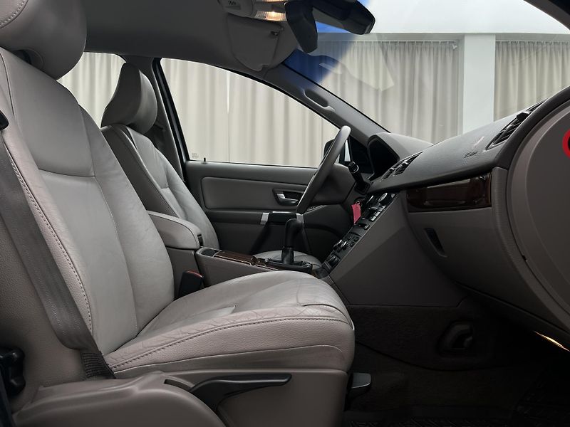 Volvo XC90 D5 AWD SUMMUM REZERVACE - fotka 16 z 30