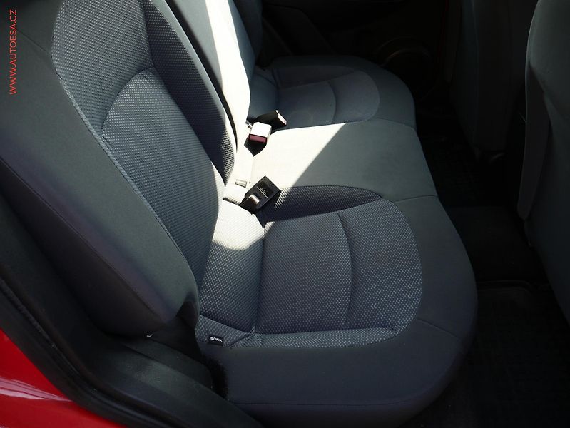 Nissan Qashqai (2009) 1.6i, ČR, AC, park.asist - fotka 10 z 15