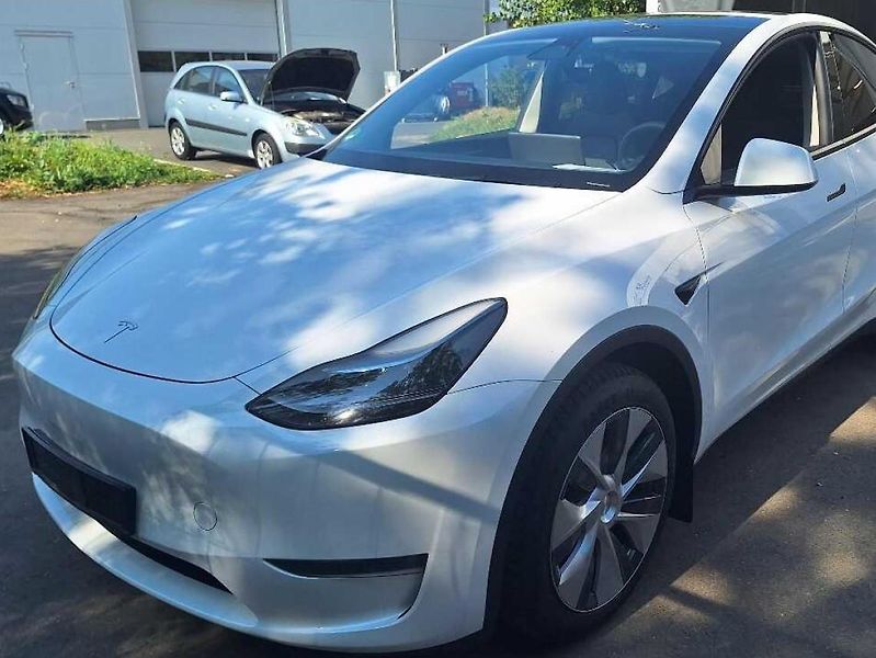 Tesla Model Y (2023) AWD Long Range    PŘIPRAVUJEME - fotka 2 z 9