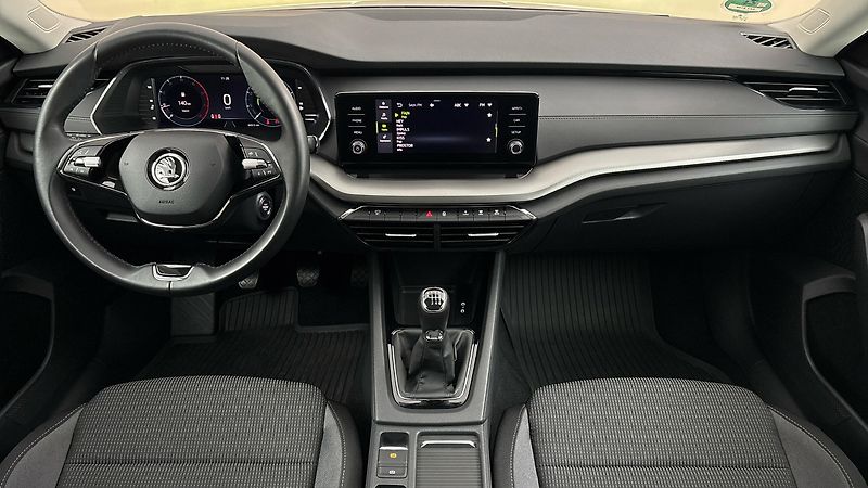 Škoda Octavia 2.0 TDI Ambition Combi - fotka 8 z 25